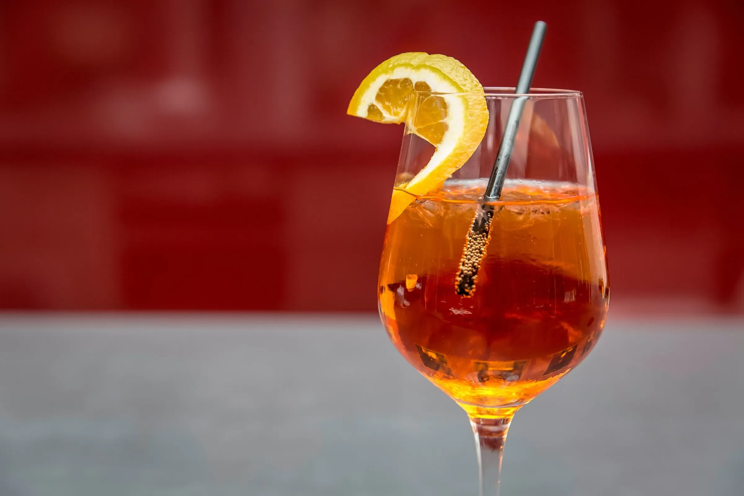 Aperol Spritz mit Orangenscheibe